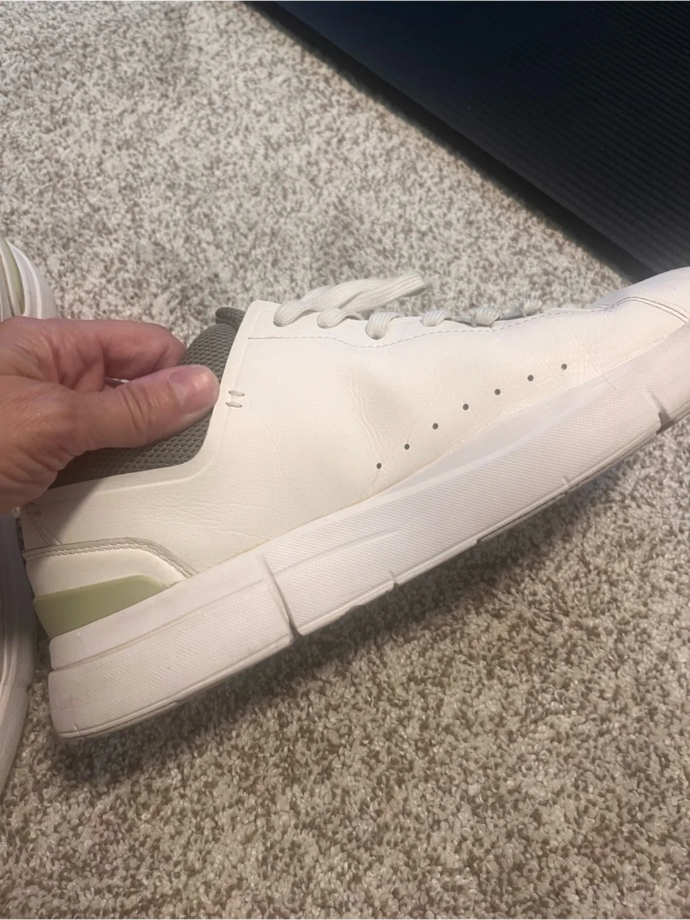On The Roger Advantage Men’s Size 11 White Olive CloudTec Sneakers